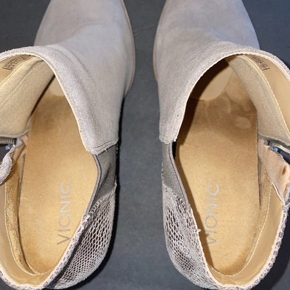 VIONIC Anne Ankle Boots Shoes Booties Suede Beige Snakeskin Print Side Zip - Picture 11 of 11